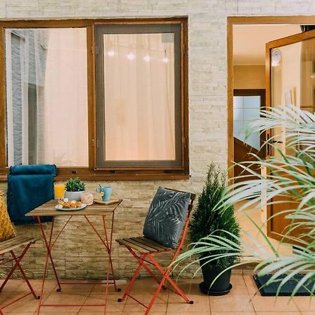 Studio With Private Terrace Next To Cismigiu Bukarest Exteriör bild
