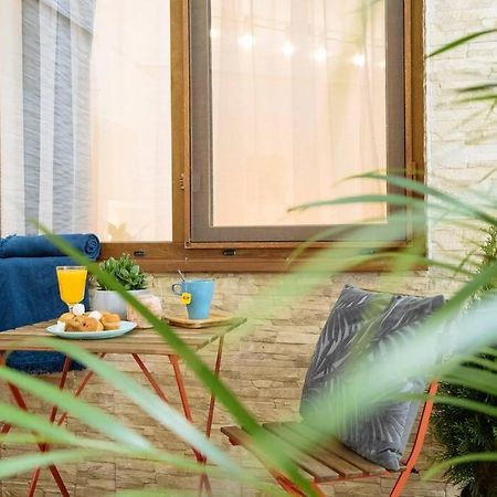 Studio With Private Terrace Next To Cismigiu Bukarest Exteriör bild