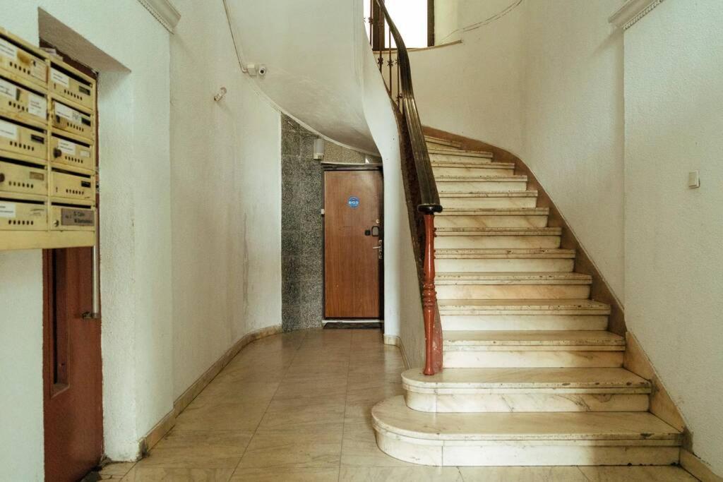 Studio With Private Terrace Next To Cismigiu Bukarest Exteriör bild