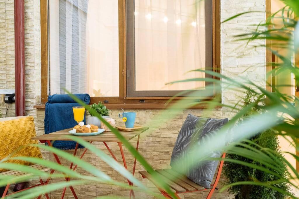Studio With Private Terrace Next To Cismigiu Bukarest Exteriör bild