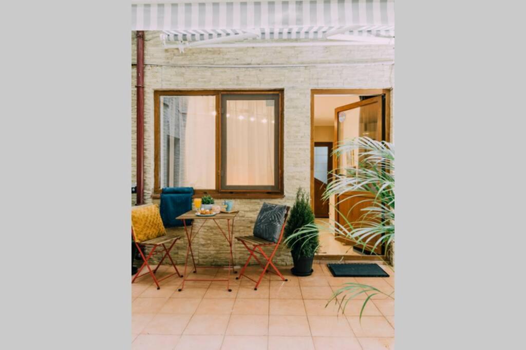 Studio With Private Terrace Next To Cismigiu Bukarest Exteriör bild